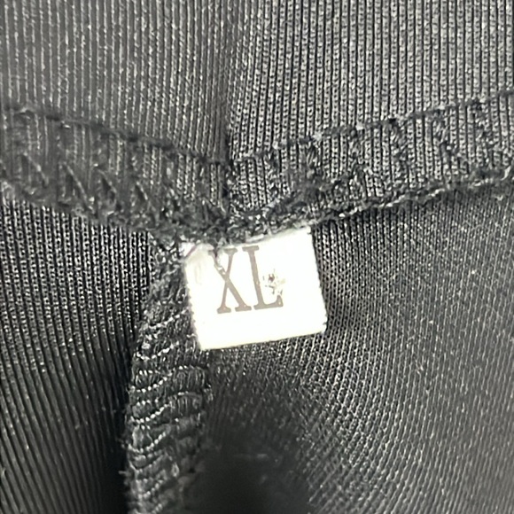 Basic Black Blazer With metal buttons - Picture 6 of 9